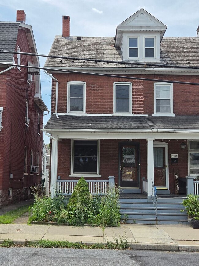 Building Photo - 424 E Locust St