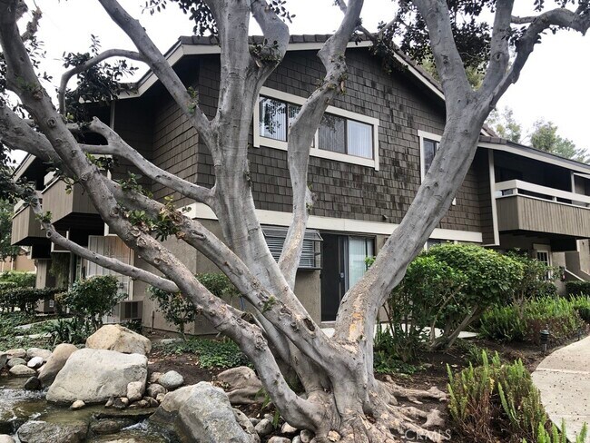 Building Photo - 21 Streamwood-