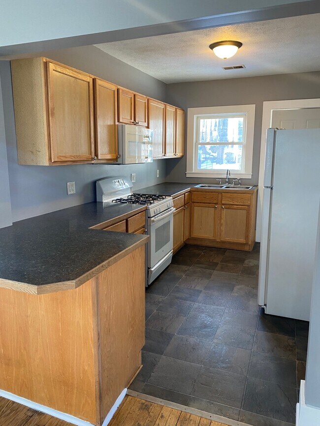 Building Photo - 721 Clancy Ave NE