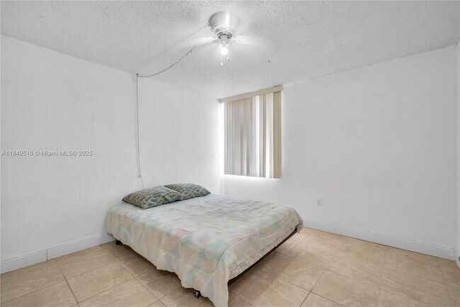 Building Photo - 10400 SW 108th Ave