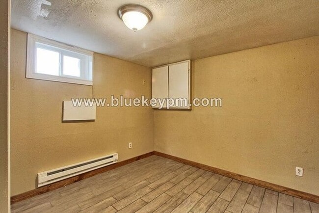 Building Photo - 9125 NE St Johns Rd