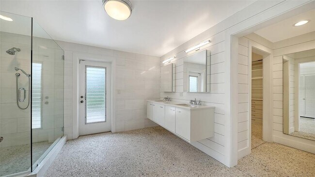 Building Photo - 7665 Sanderling Rd