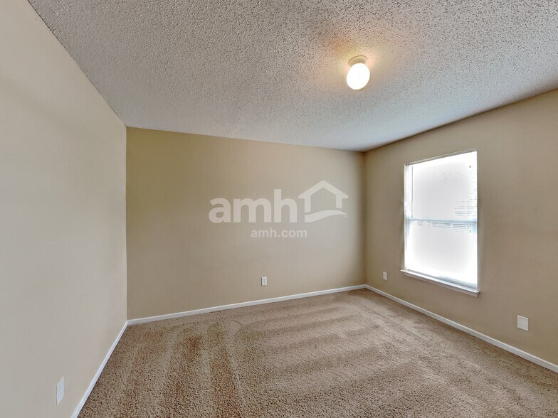Building Photo - 6804 Woodland Heights Dr