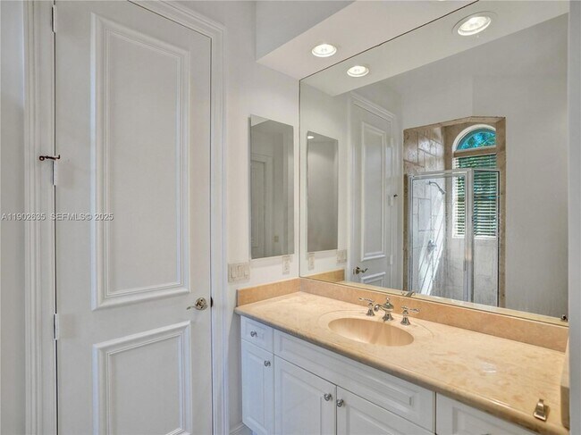 Building Photo - 16291 Bristol Pointe Dr