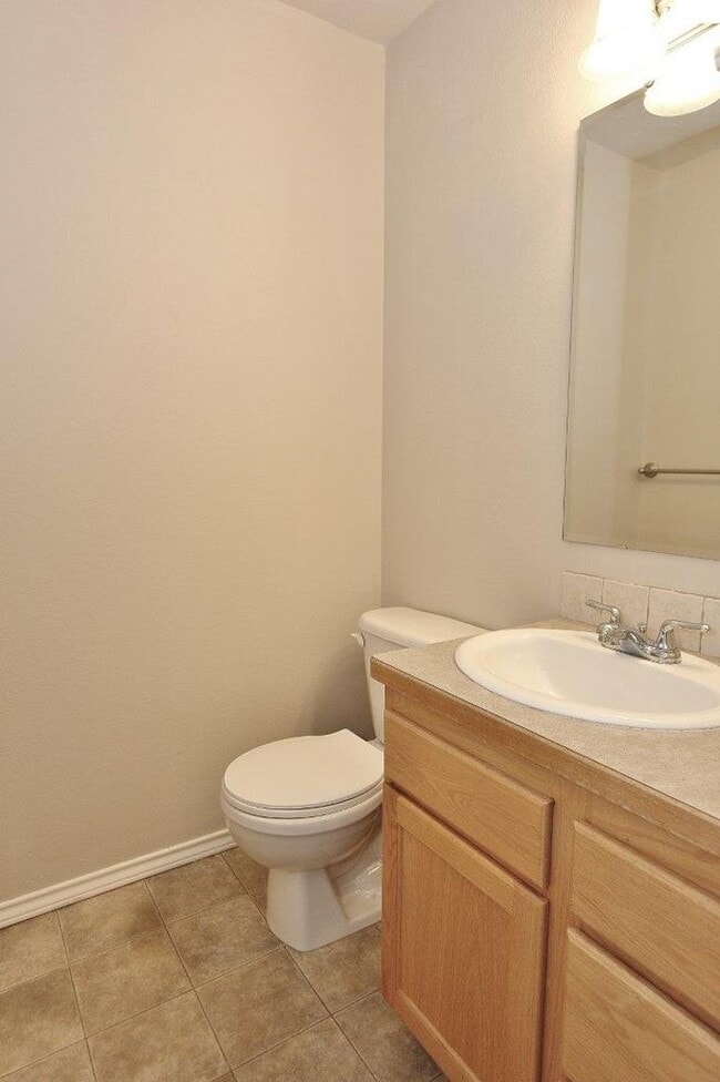 Building Photo - Clean home in Quiet Neighborhood