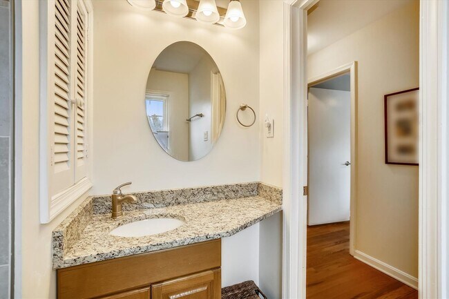 Building Photo - Fabulous 5BR 2.5BA Located in Close in Roc...