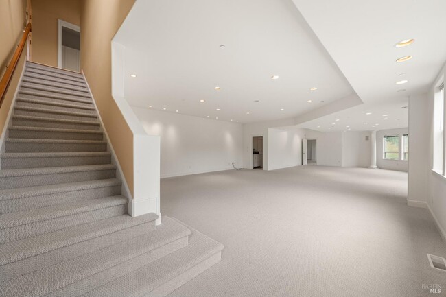 Building Photo - 10 Warrens Way