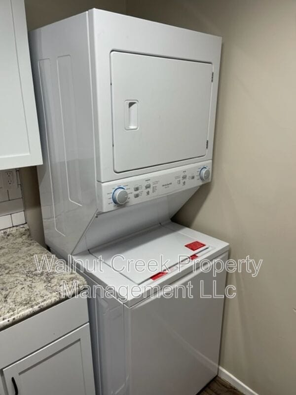 Building Photo - 5520 Beavercrest Dr