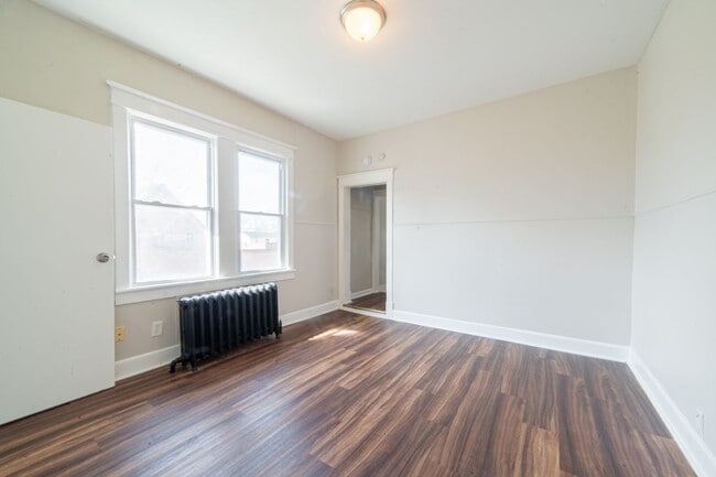 Building Photo - 426 W Peach St