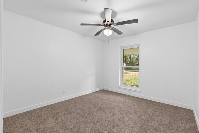Building Photo - 18049 Martin Dr
