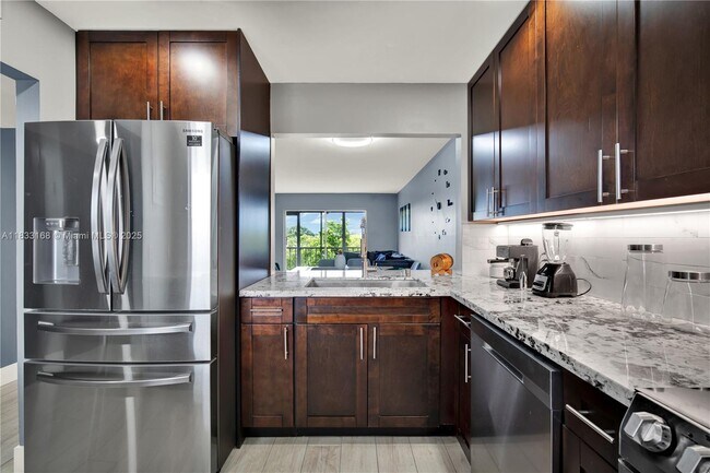 Building Photo - 950 Hillcrest Dr
