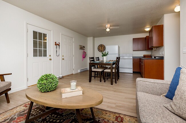 Building Photo - 3 Bedroom, Single-story Townhomes for rent...