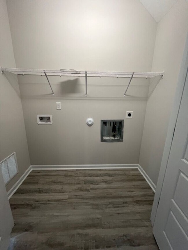 Building Photo - 8409 Paramount Point