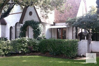 Building Photo - Beautiful 3 Bedroom home located in the Hi...