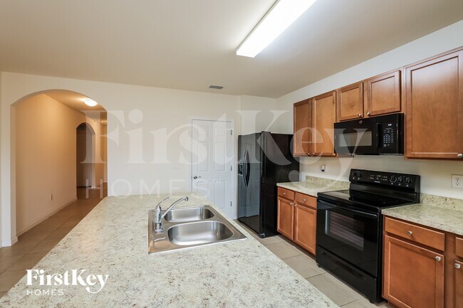 Building Photo - 119 SE 20th St