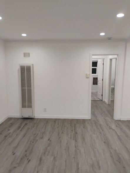 Building Photo - 924 N Curson Ave