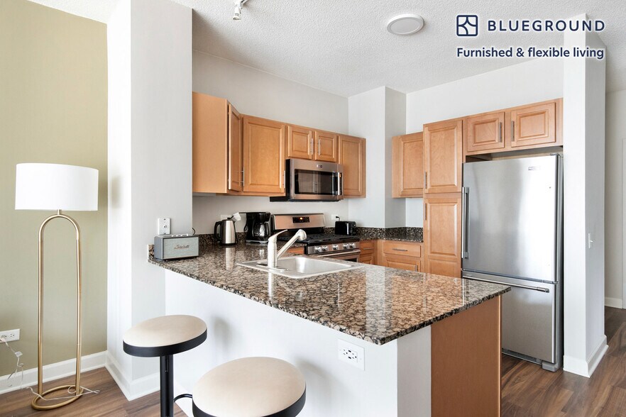 Building Photo - 300 N Canal St