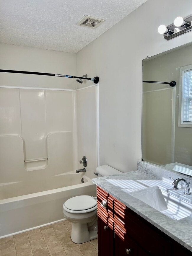 Building Photo - Newly Renovated Home Off Trenton Rd!