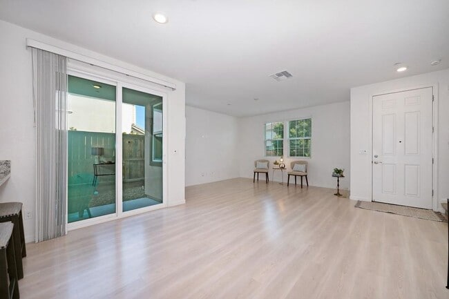 Building Photo - Now Leasing – 3 Bed + Loft, 2.5 Bath (2019...