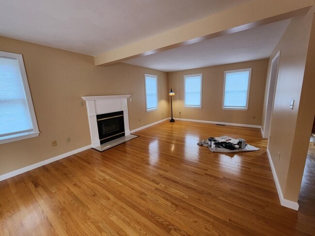 Building Photo - 2 Canter Ct