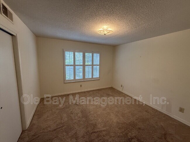 Building Photo - 4009 Old Shell Rd