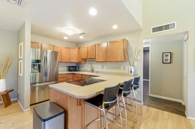 Building Photo - 5051 N Sabino Canyon Rd