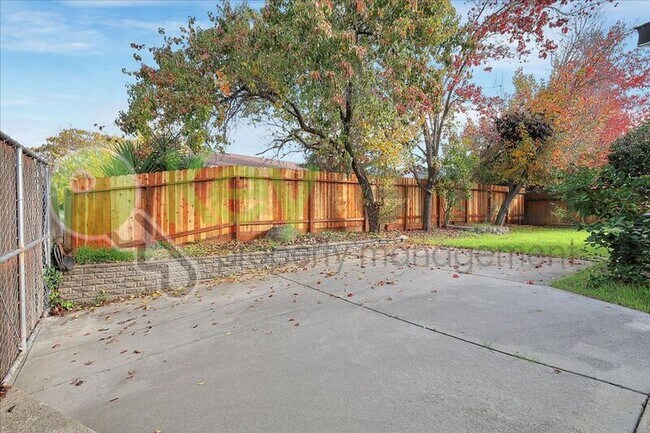 Building Photo - 5631 Mt Everest Ct