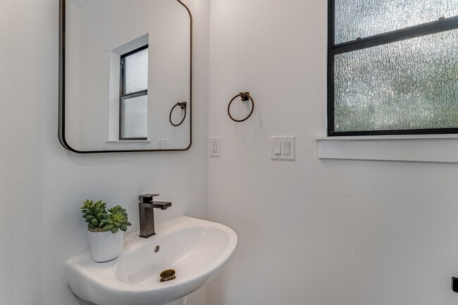 Building Photo - Brand New Bella Vista Beauty!