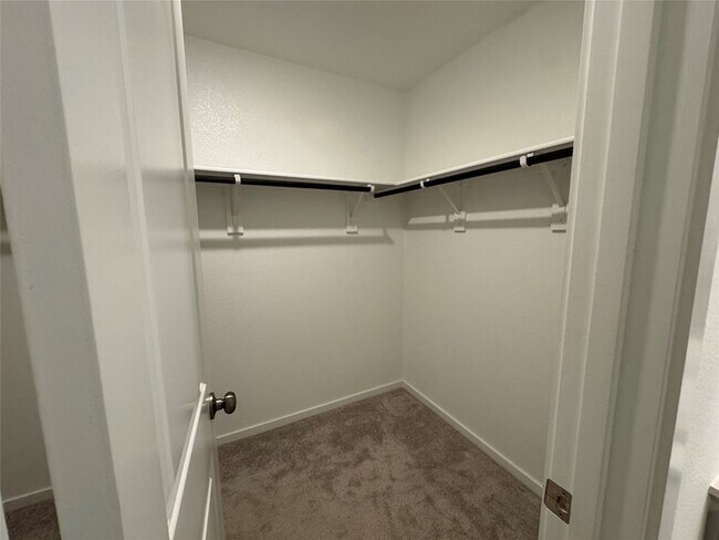 Building Photo - 3057 Ashbrook Ln