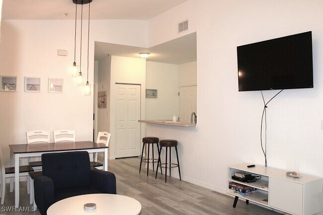 Building Photo - 15441 Bellamar Cir