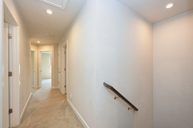 Building Photo - Rent to Own Option - Beautiful, like new 3BR/2.5BA townhouse in Goodlettsville