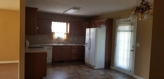 Building Photo - 3 Bedroom 1 Bath Home