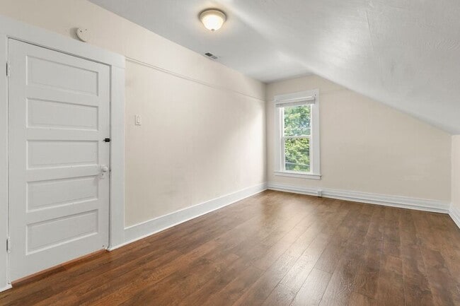Building Photo - 4927 S Corbett Ave