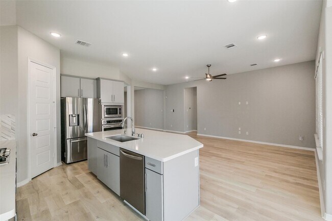 Building Photo - 18314 Southwood Creek Dr