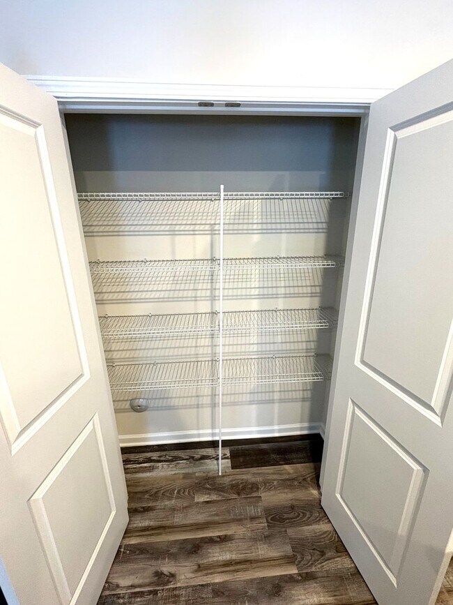 Building Photo - FIRST MONTH FREE - Stunning 3BR 2.5BA Home in Mooresville • 2 Car Garage