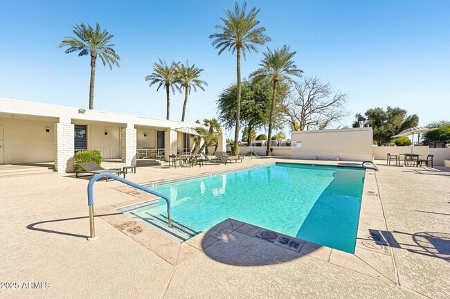 Building Photo - 8733 E Vía De Viva