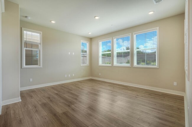 Building Photo - 6675 Agave Cir