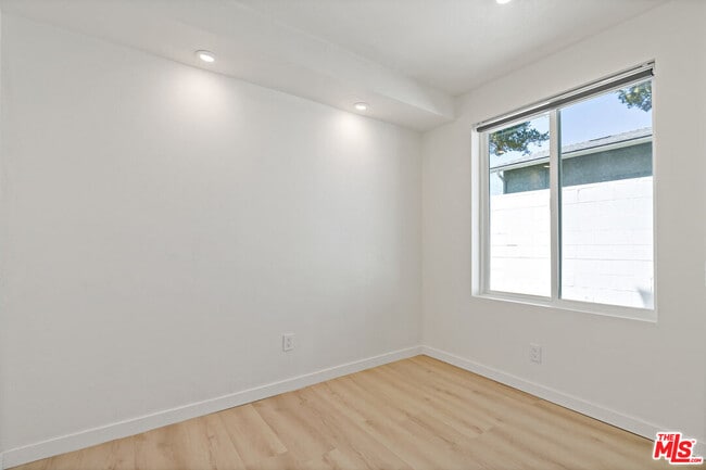 Building Photo - 23906 Darbun Dr