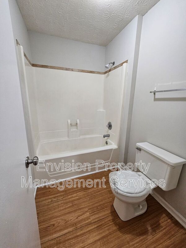 Building Photo - 200 Leigh Dr