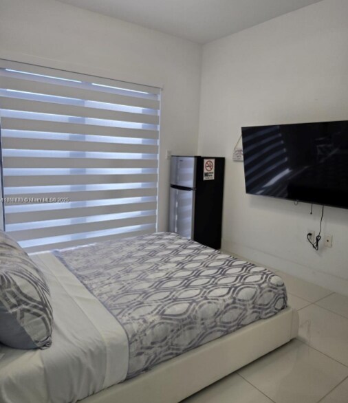 Building Photo - 249 NW 12th Ct