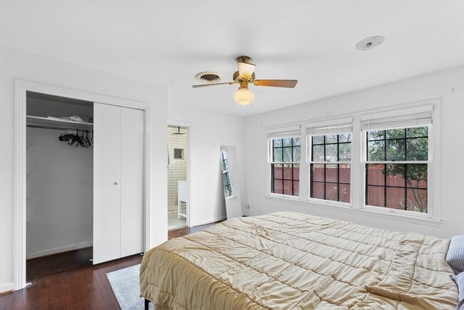 Building Photo - 803 Peach St