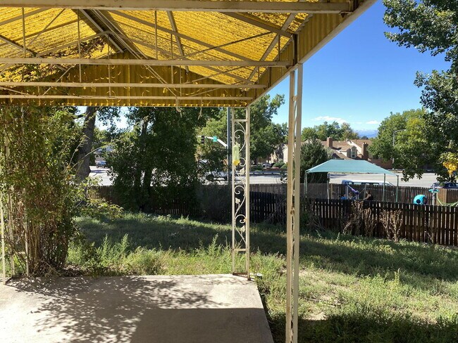 Building Photo - "Charming 3-Bed Oasis with 2 Full Baths in the Heart of Aurora!"