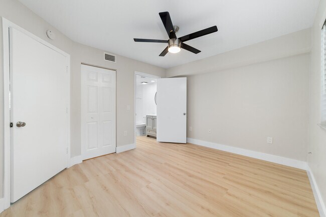 Building Photo - 3750 N Jog Rd