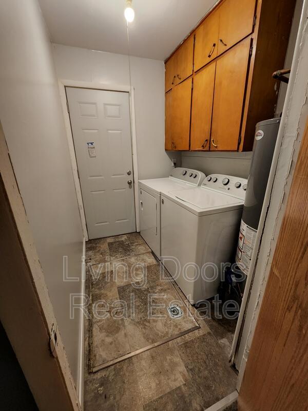 Building Photo - 1230 N 53rd St