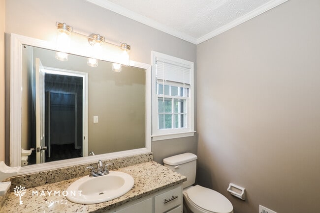Building Photo - 535 Westbridge Dr