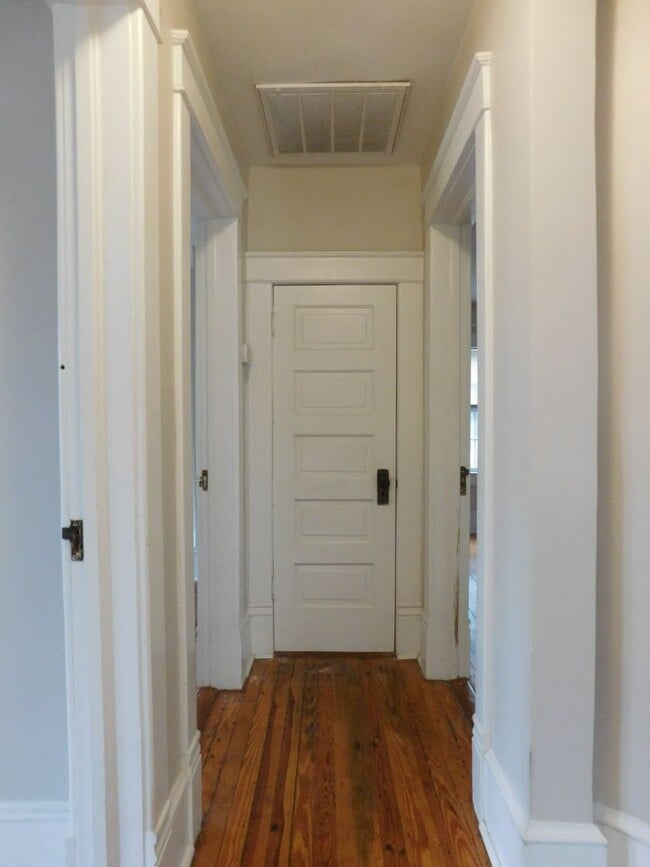 Building Photo - 605 Johnson St