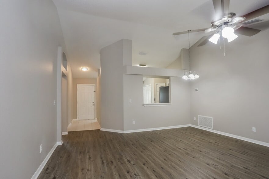 Building Photo - 5910 Erhardt Dr