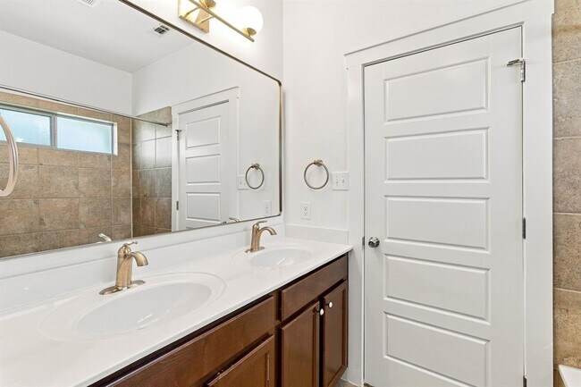 Building Photo - 2101 Rivers Edge Way