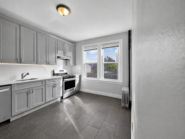 Building Photo - 86 W 45th St