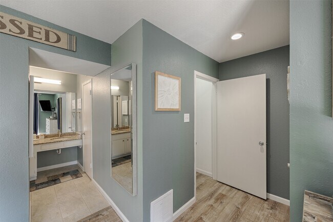 Building Photo - 12500 Melville Dr